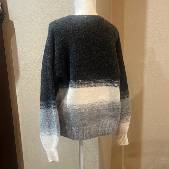 UGG Black and Gray Sweaters - Picture 4 of 4
